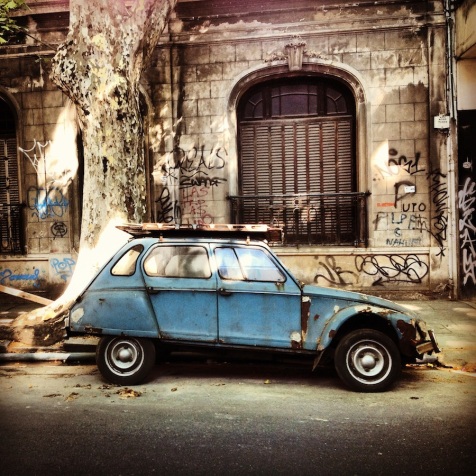 A blue car in Palermo Soho